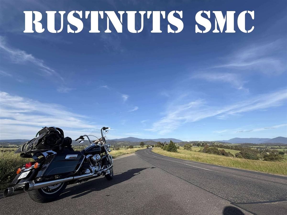 Rustnuts SMC riders on a group ride